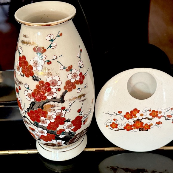 Matching Japanese Flower Vase Set - Picture 5 of 10